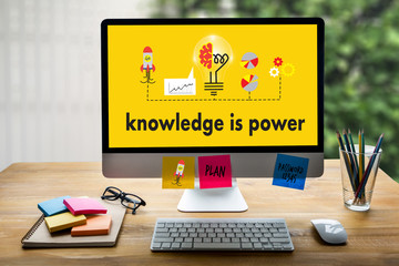 人体俯卧撑时的杠杆原理示意