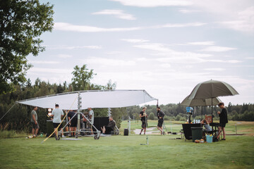 人体俯卧撑时的杠杆原理示意